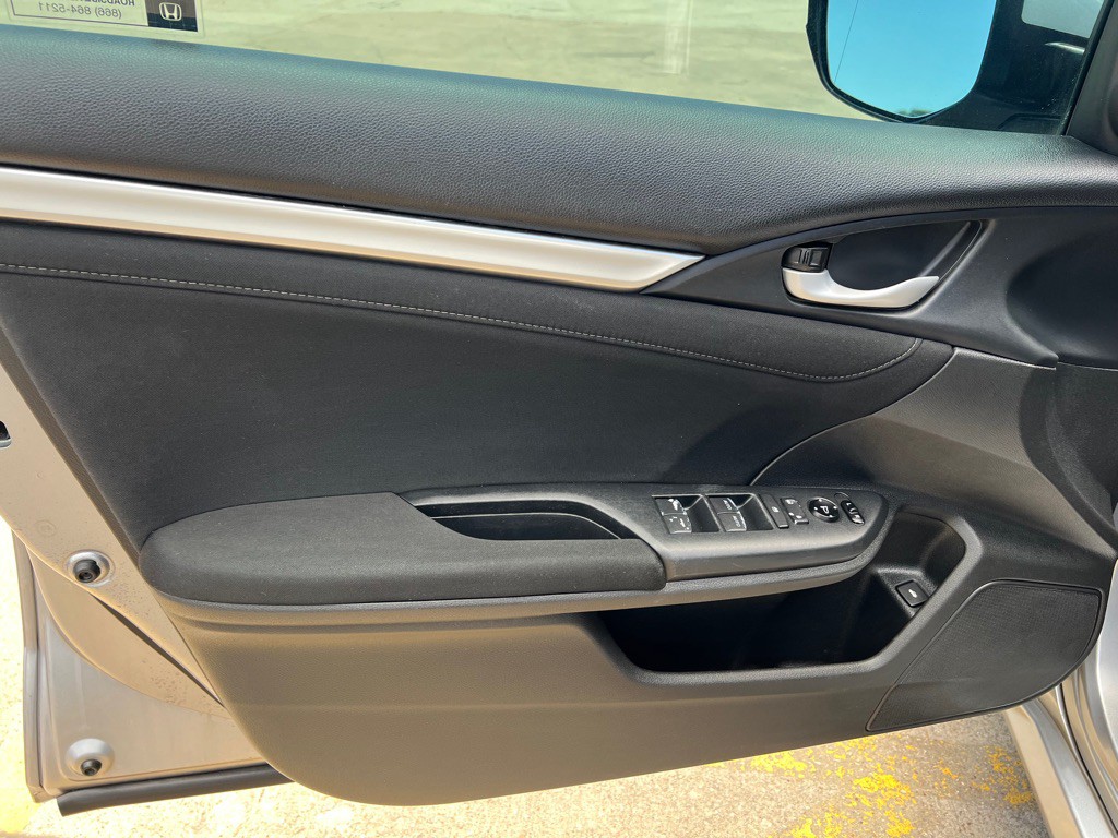 2016 Honda Civic Image 17