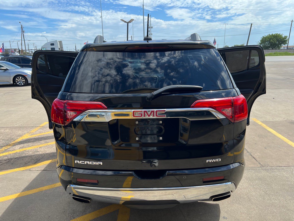 2017 GMC Acadia Image 12