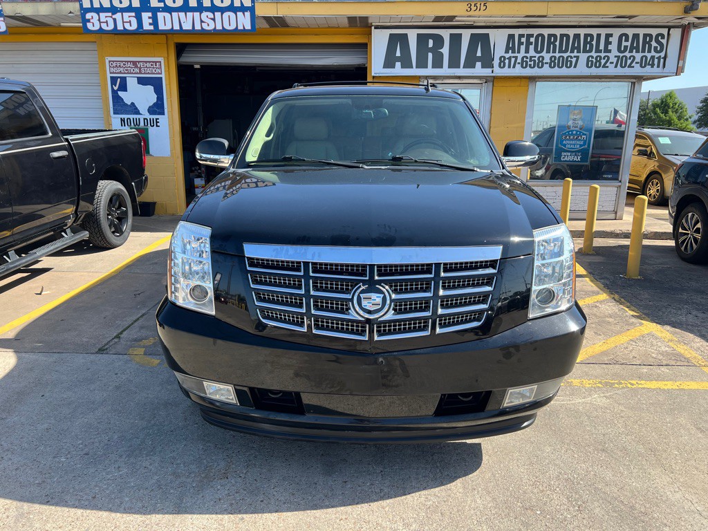 2011 Cadillac Escalade Image 2