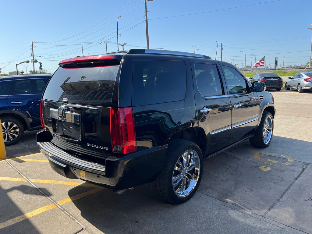 2011 Cadillac Escalade Image 6