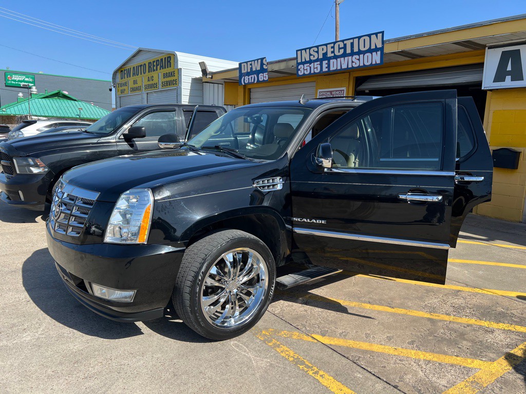 2011 Cadillac Escalade Image 9