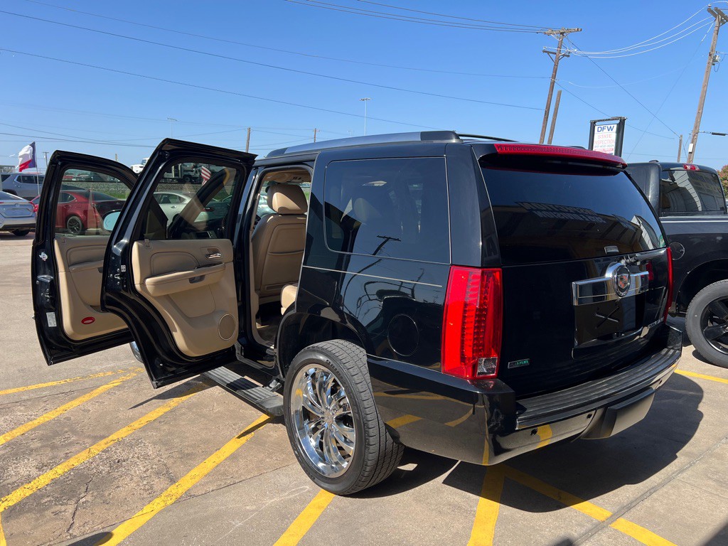 2011 Cadillac Escalade Image 10
