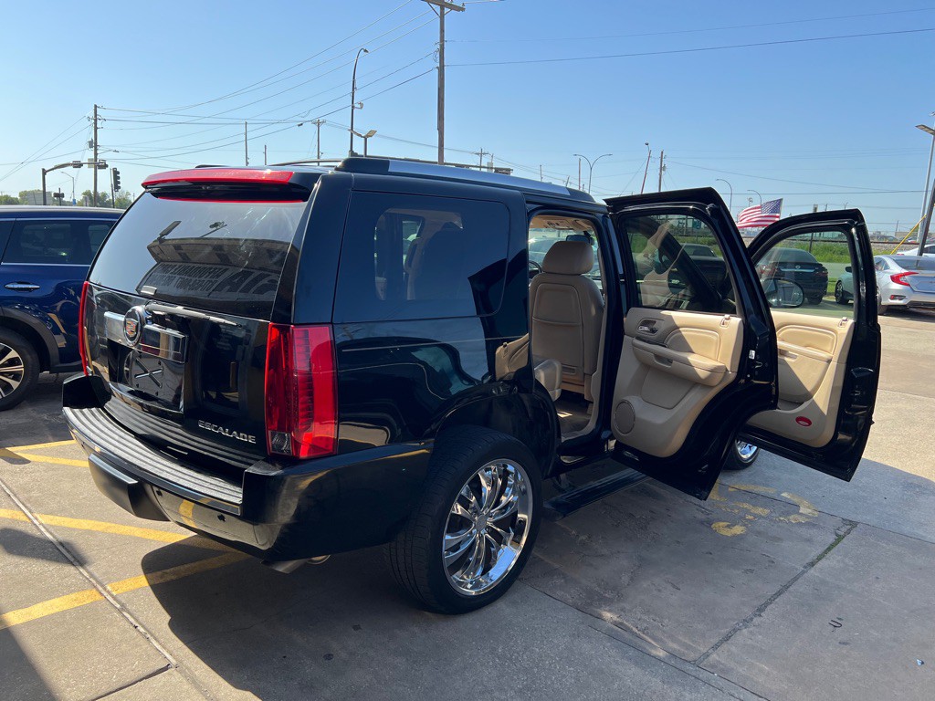 2011 Cadillac Escalade Image 12