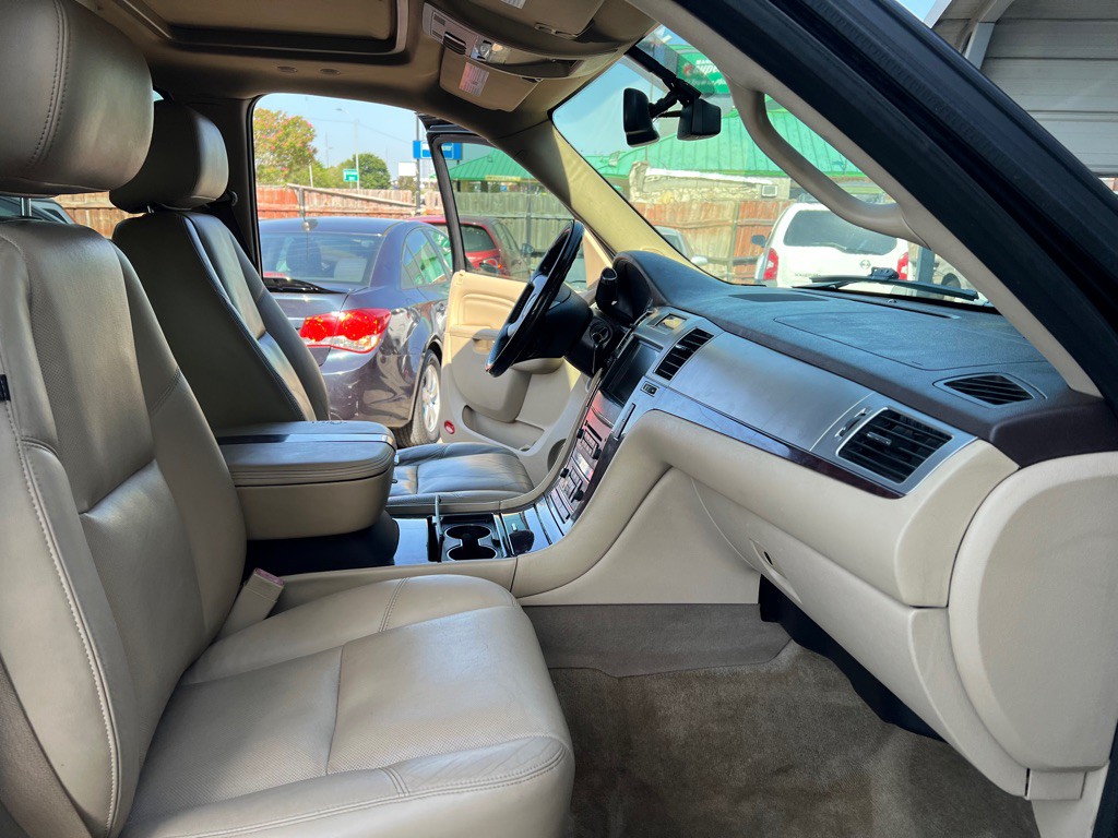 2011 Cadillac Escalade Image 13