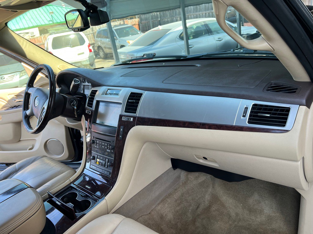 2011 Cadillac Escalade Image 14