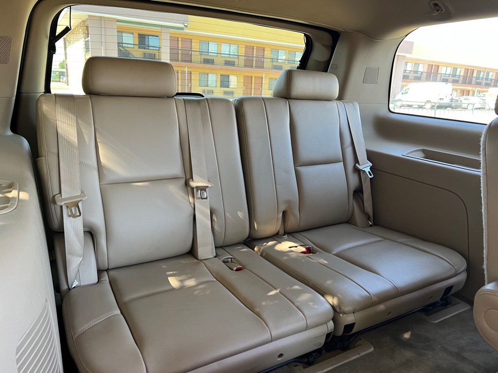 2011 Cadillac Escalade Image 17