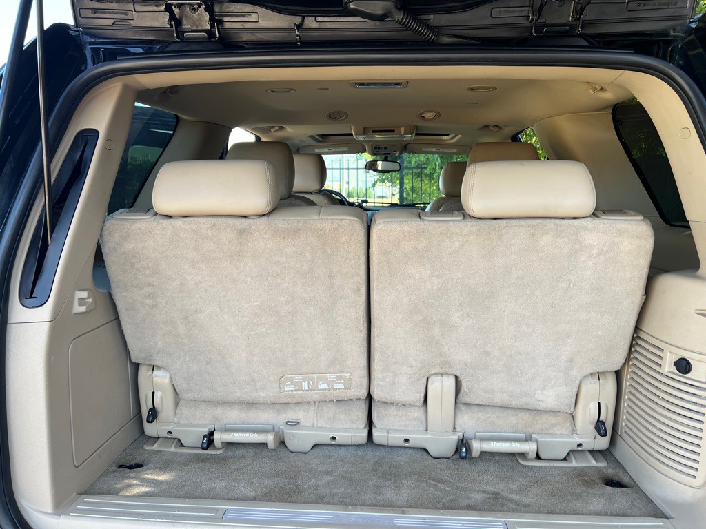 2011 Cadillac Escalade Image 18
