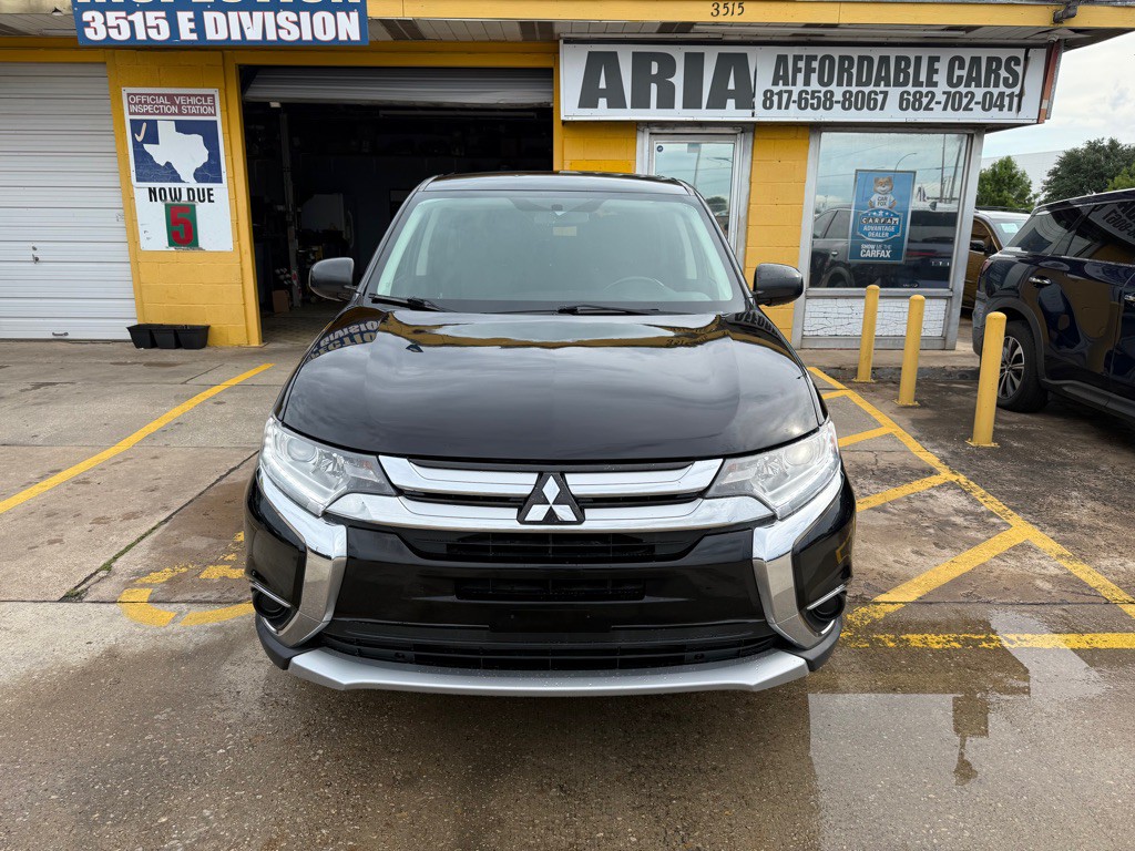 2017 Mitsubishi Outlander Image 2
