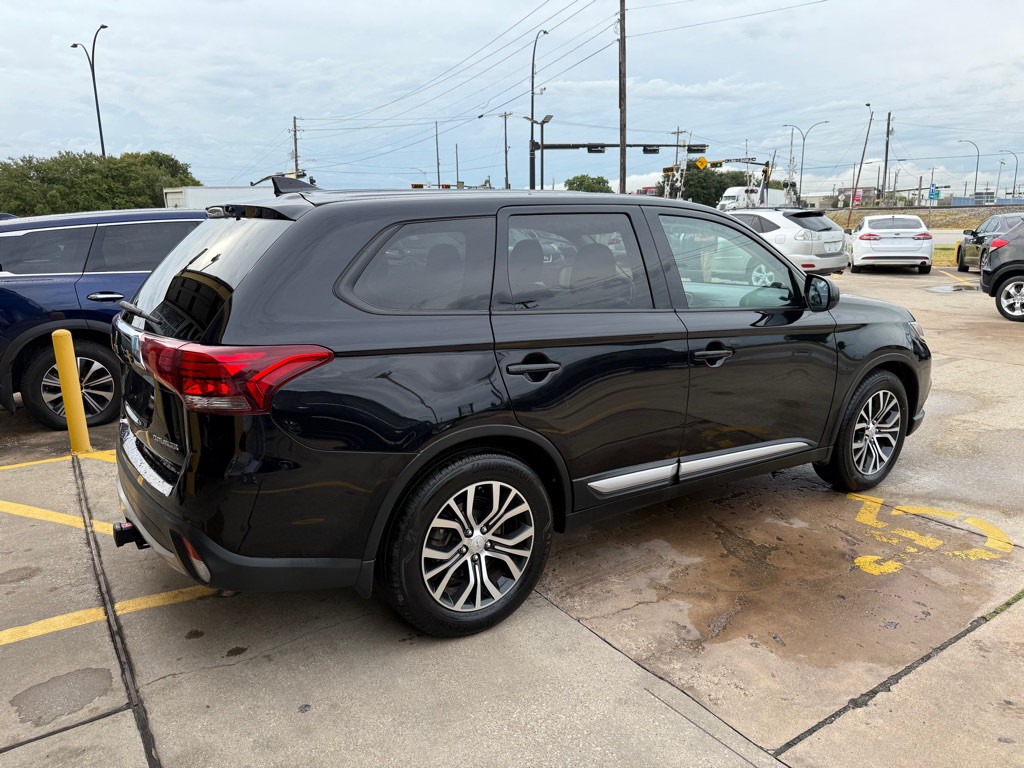 2017 Mitsubishi Outlander Image 6