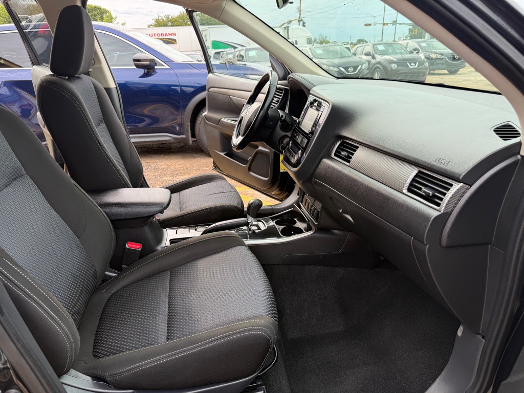 2017 Mitsubishi Outlander Image 11