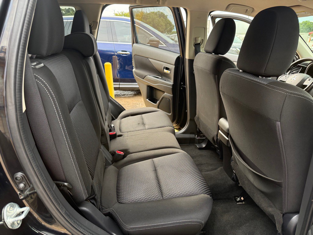 2017 Mitsubishi Outlander Image 13
