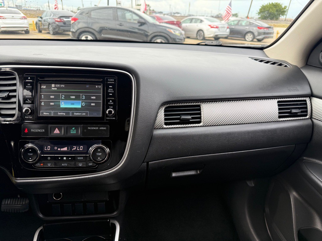 2017 Mitsubishi Outlander Image 23