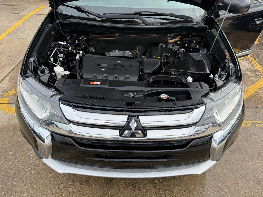 2017 Mitsubishi Outlander Image 25