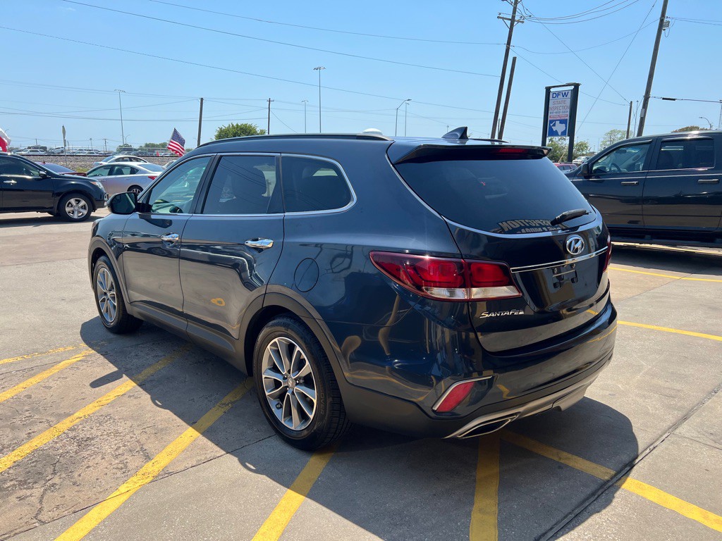 2017 Hyundai Santa Fe Image 4
