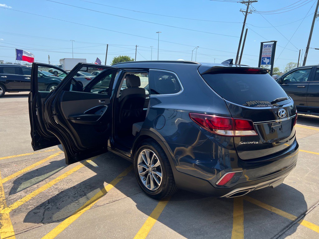 2017 Hyundai Santa Fe Image 10