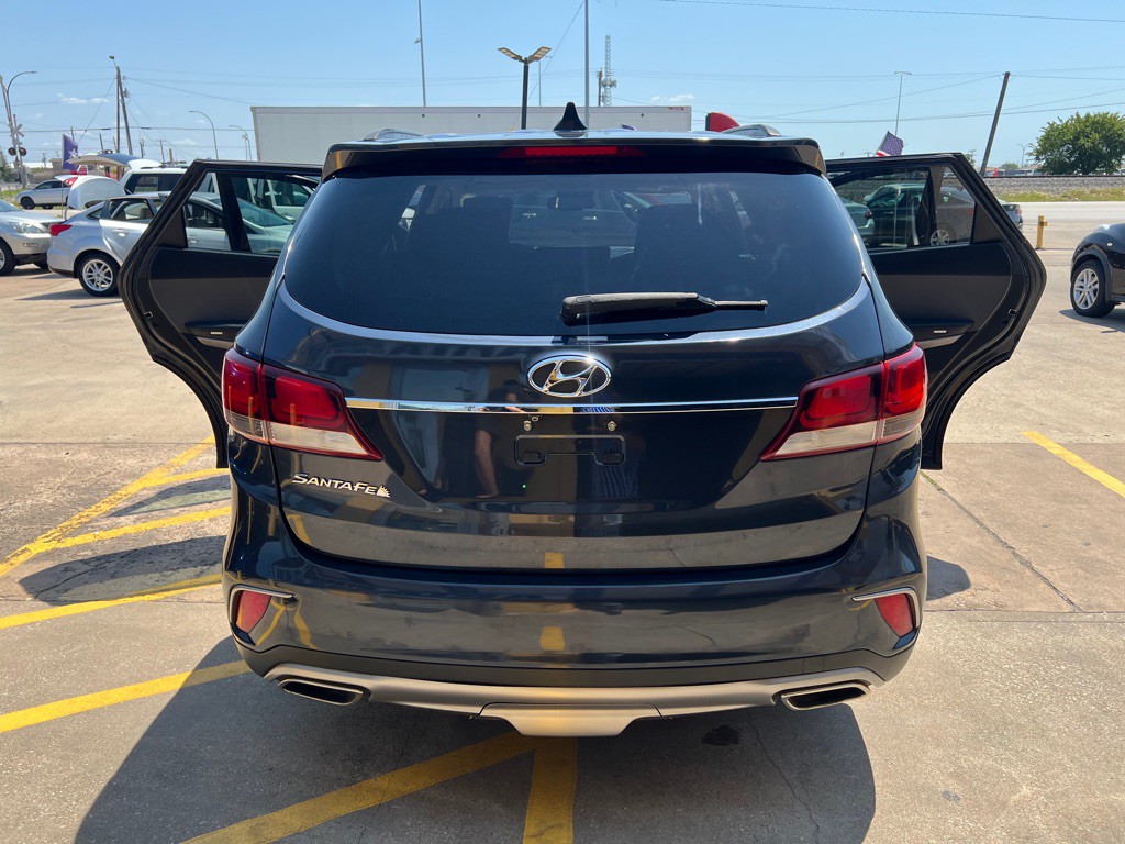 2017 Hyundai Santa Fe Image 11