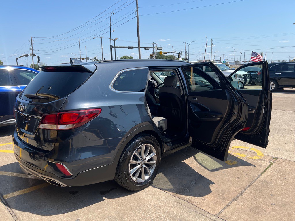 2017 Hyundai Santa Fe Image 12