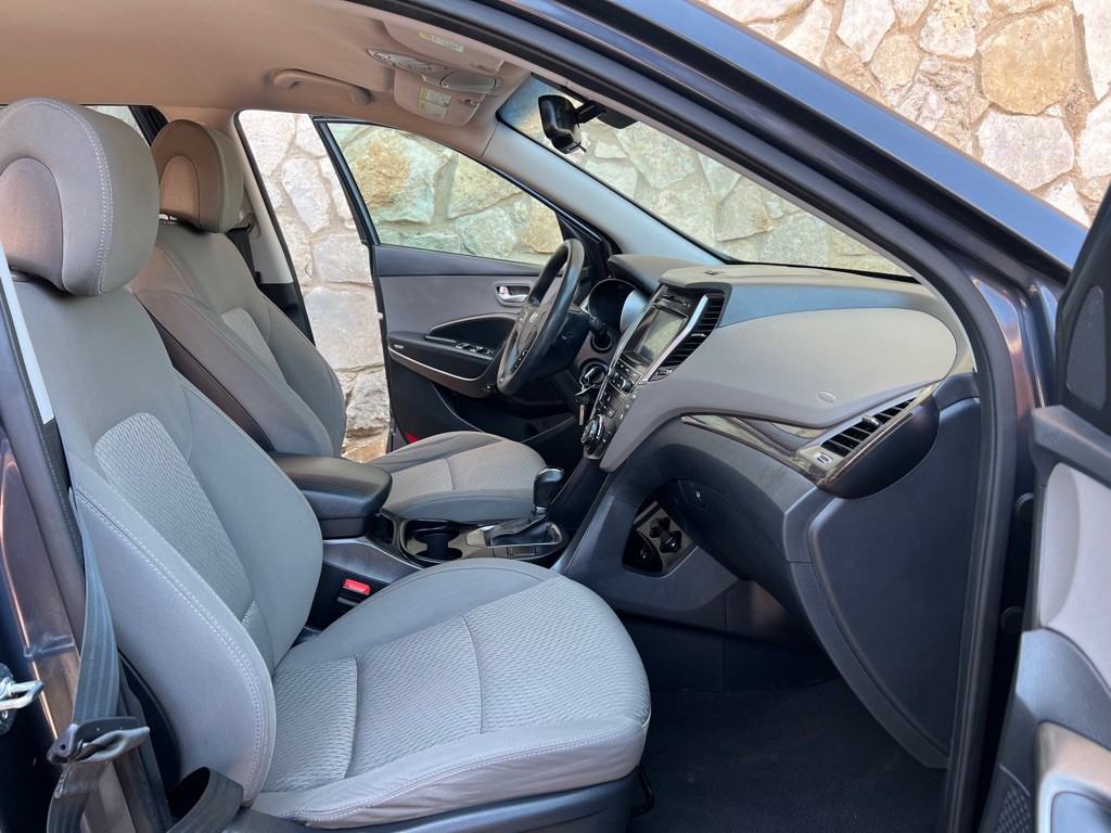 2017 Hyundai Santa Fe Image 13