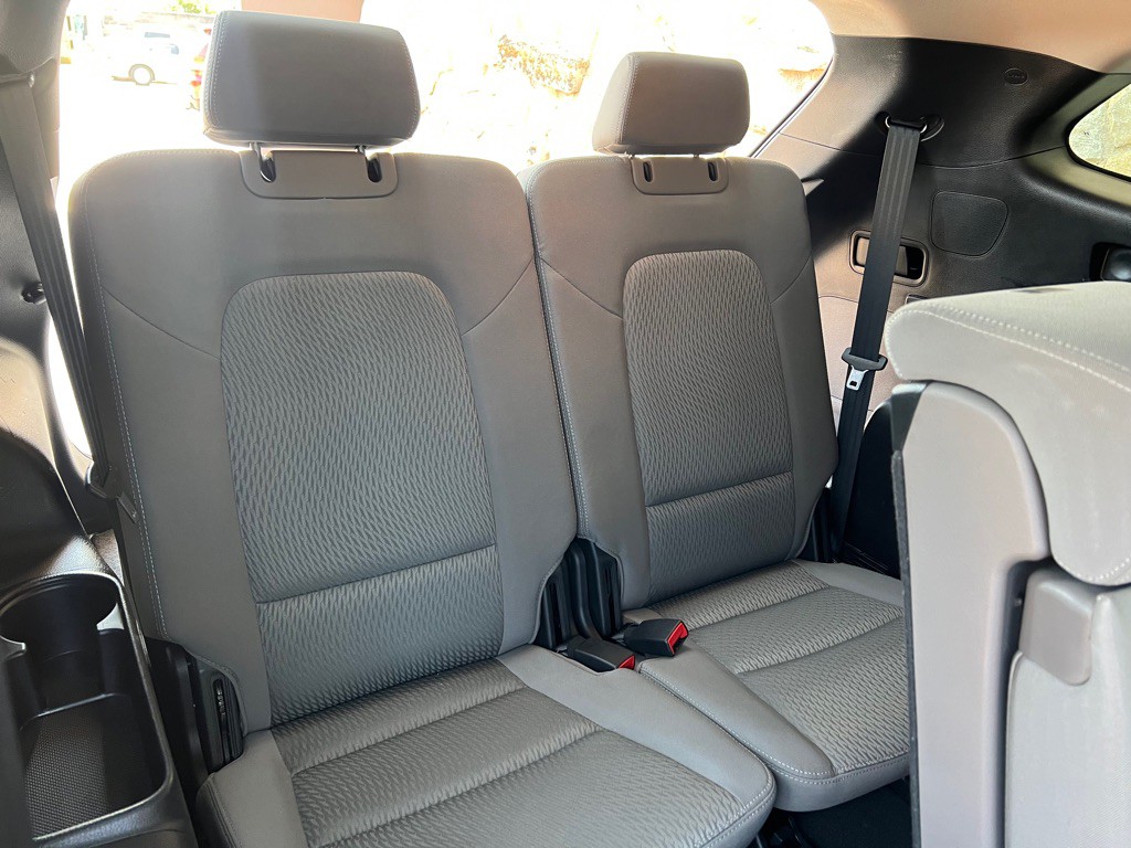 2017 Hyundai Santa Fe Image 16