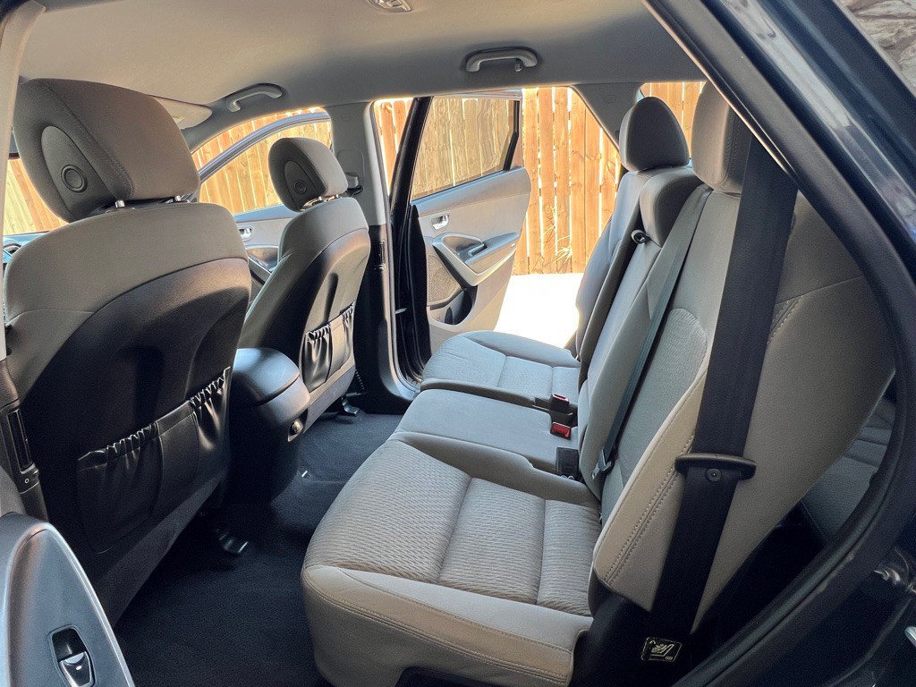 2017 Hyundai Santa Fe Image 18