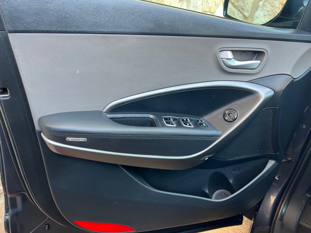 2017 Hyundai Santa Fe Image 20