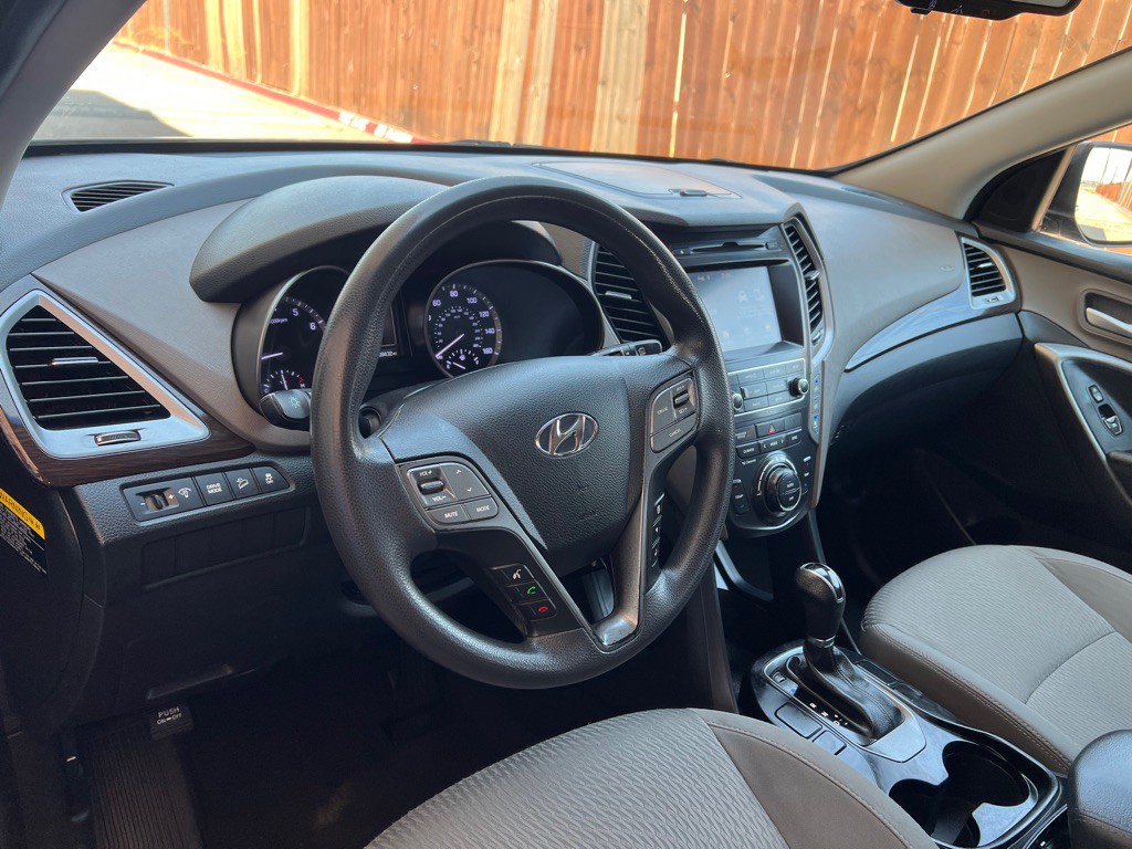 2017 Hyundai Santa Fe Image 22