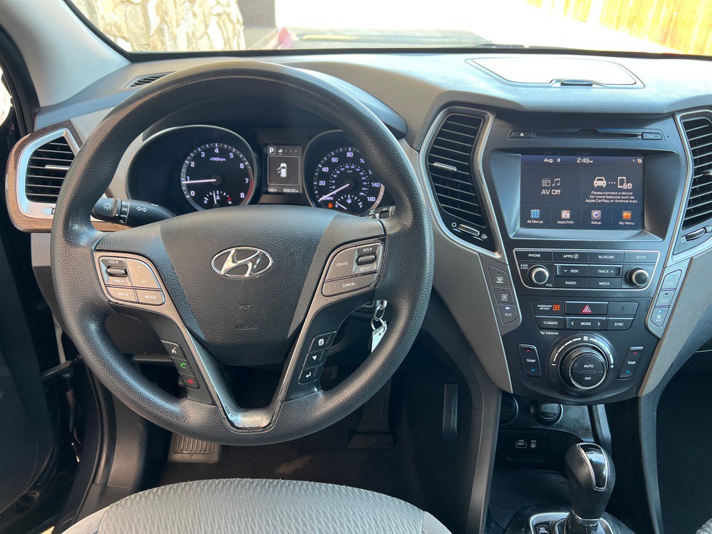 2017 Hyundai Santa Fe Image 25