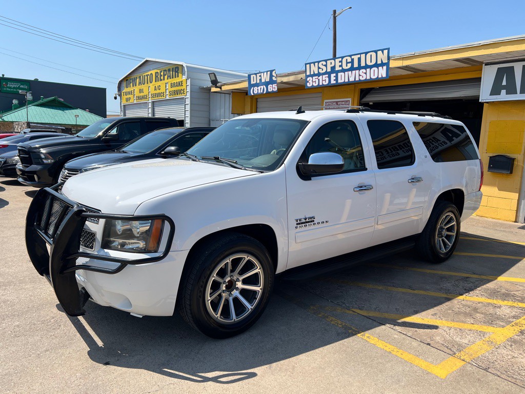 2012 Chevrolet Suburban Image 3