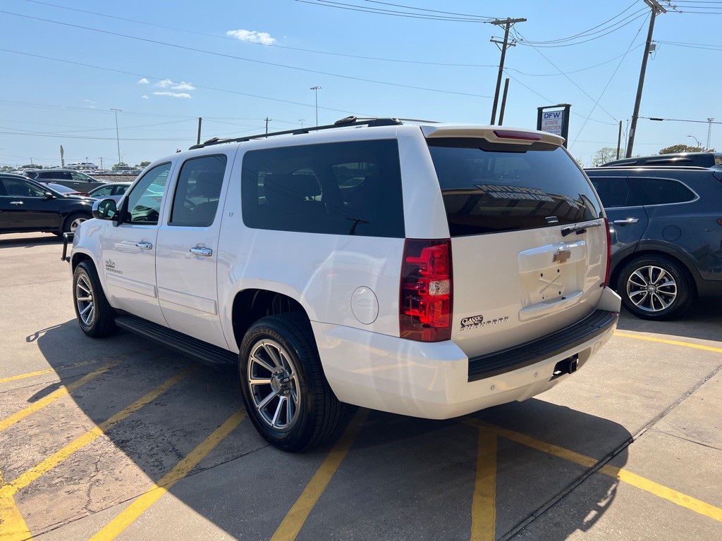2012 Chevrolet Suburban Image 4