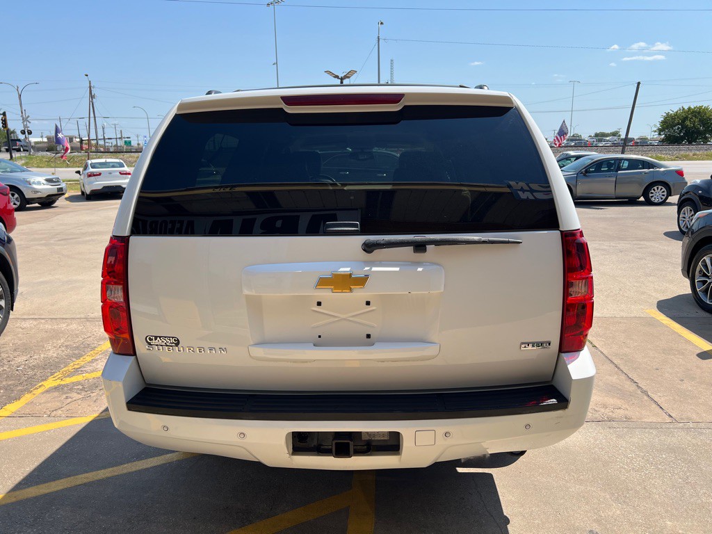 2012 Chevrolet Suburban Image 5
