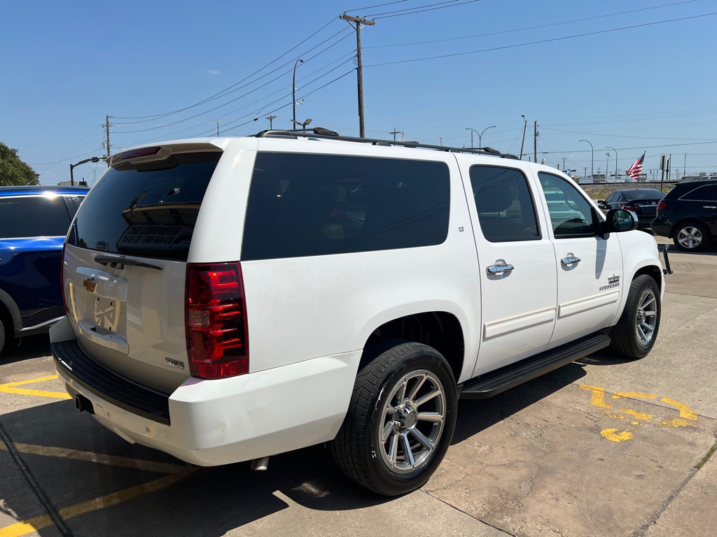 2012 Chevrolet Suburban Image 6