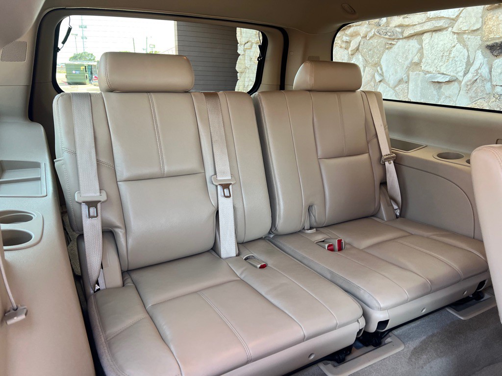 2012 Chevrolet Suburban Image 13
