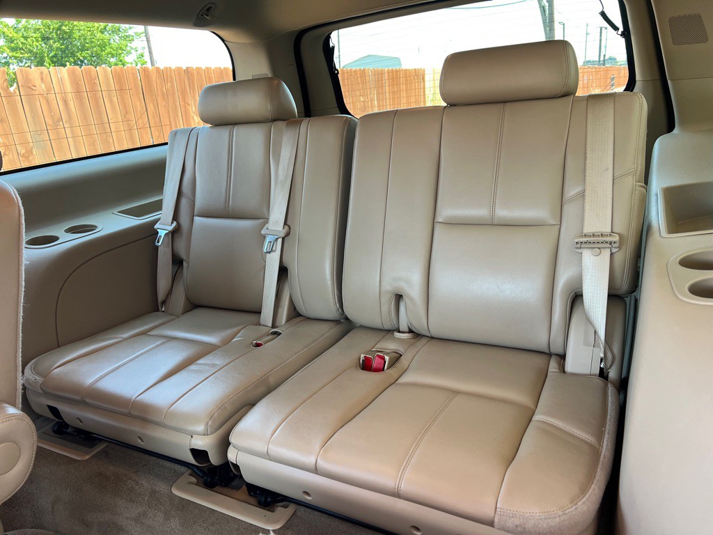 2012 Chevrolet Suburban Image 16
