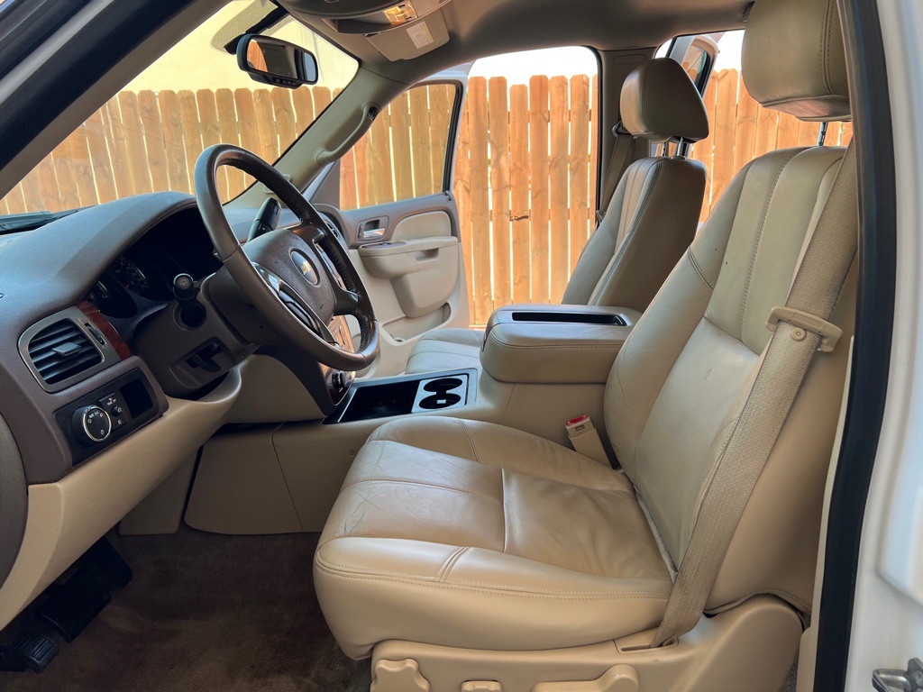 2012 Chevrolet Suburban Image 18