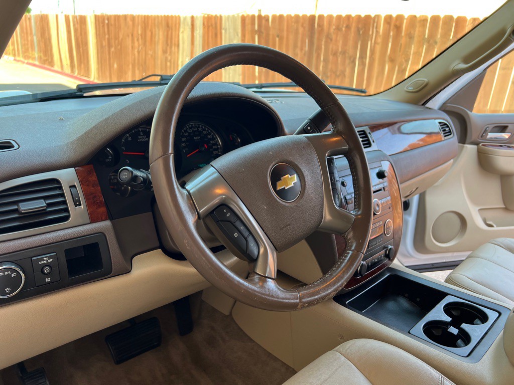2012 Chevrolet Suburban Image 19