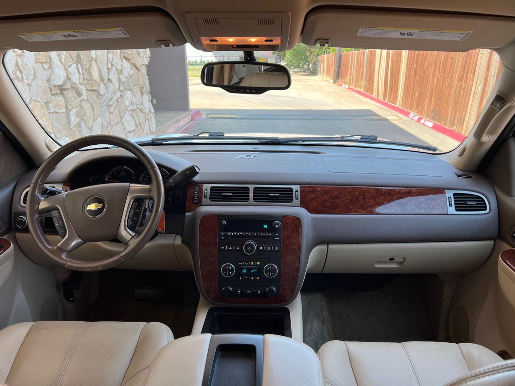 2012 Chevrolet Suburban Image 21