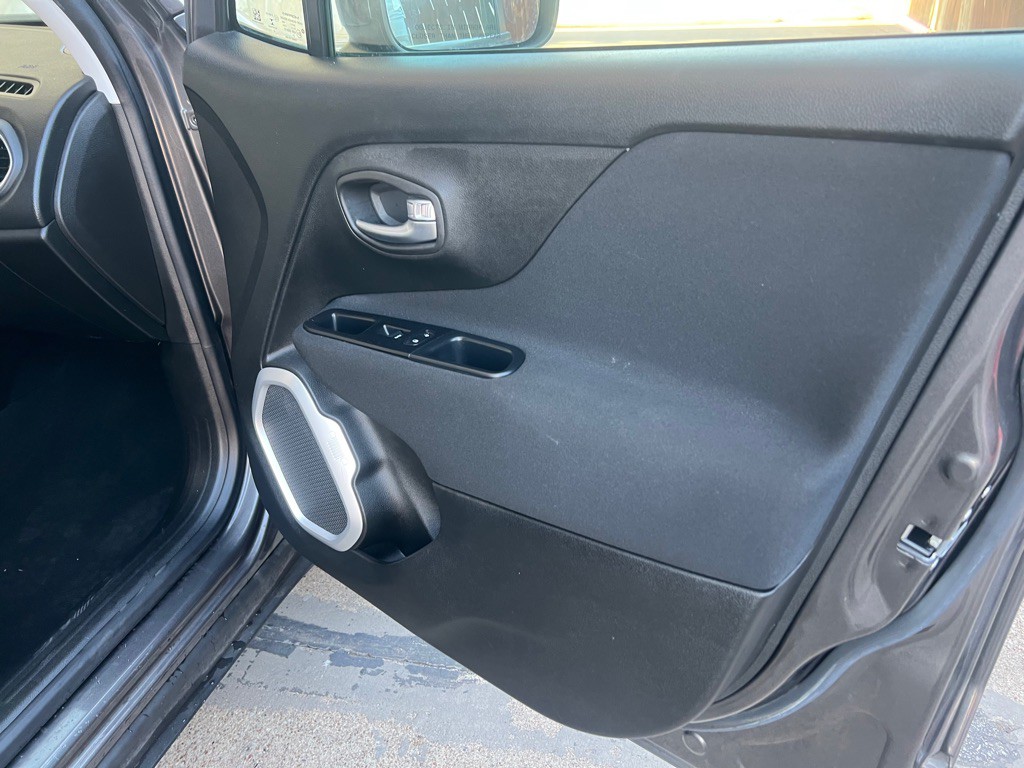 2018 Jeep Renegade Image 24