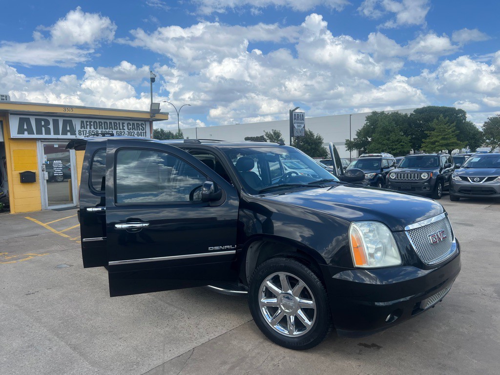 2011 GMC Yukon Image 1