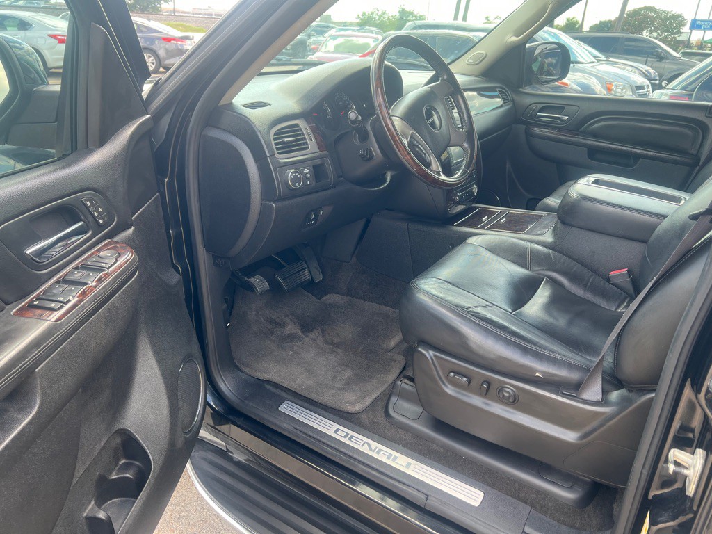 2011 GMC Yukon Image 17