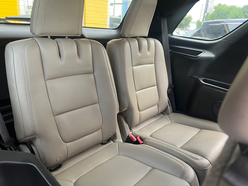 2013 Ford Explorer Image 16