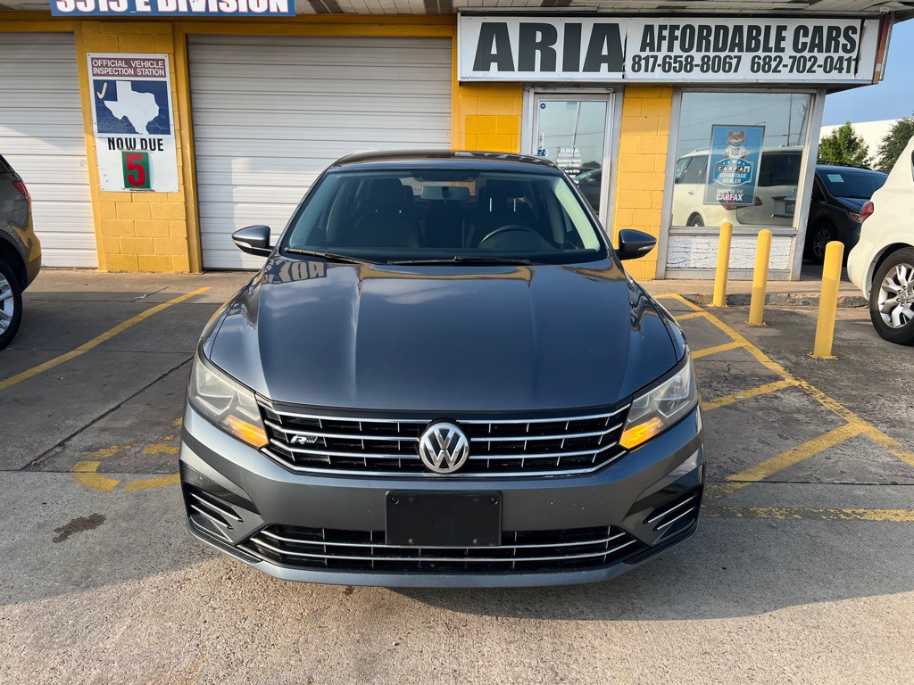 2018 Volkswagen Passat Image 2