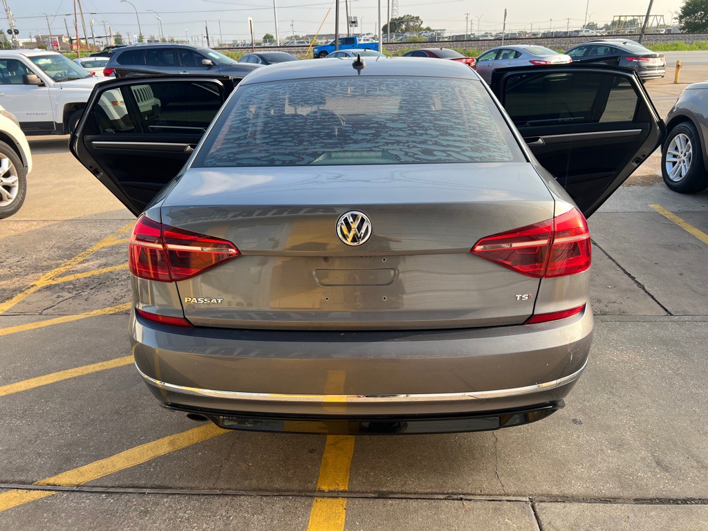 2018 Volkswagen Passat Image 11
