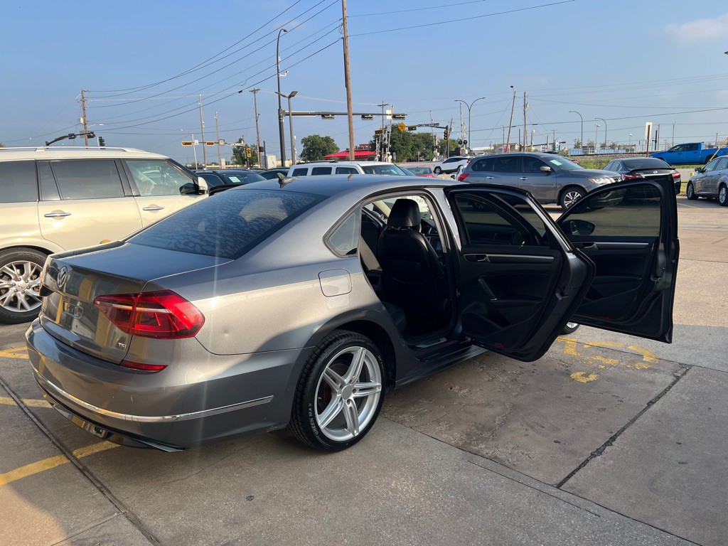 2018 Volkswagen Passat Image 12
