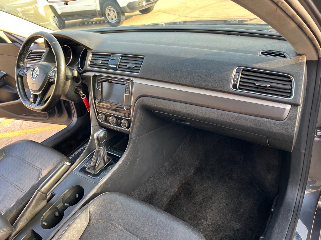 2018 Volkswagen Passat Image 14