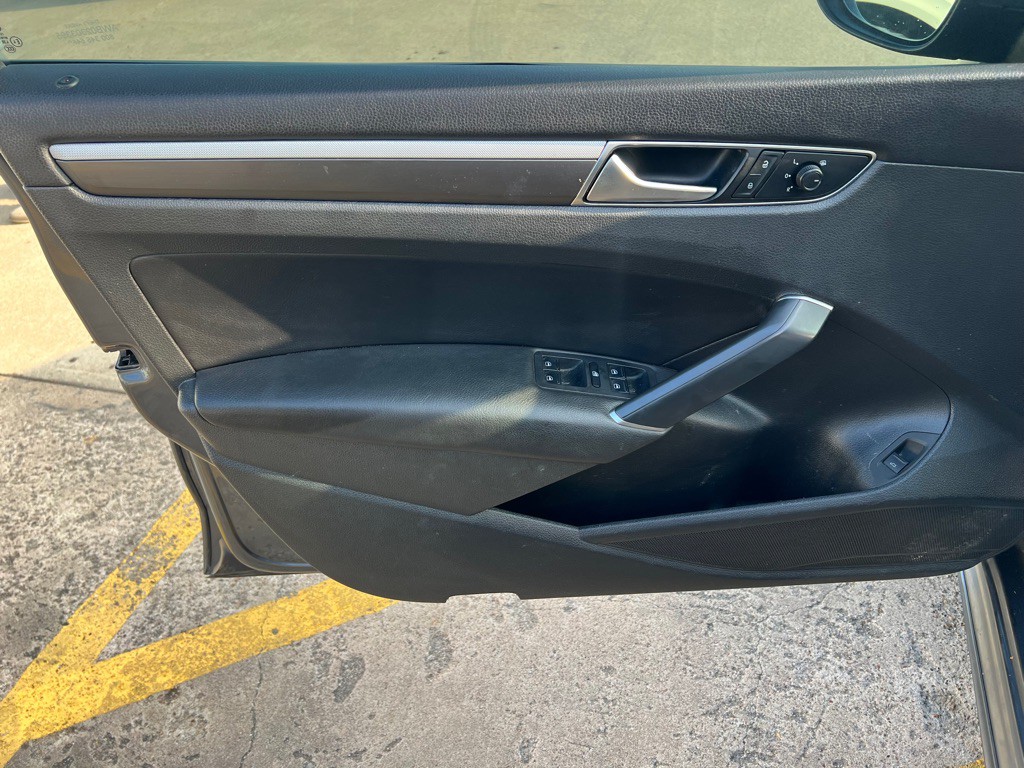 2018 Volkswagen Passat Image 17