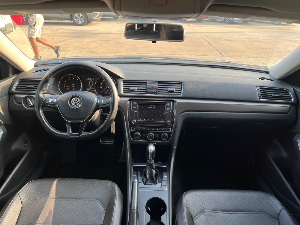 2018 Volkswagen Passat Image 19