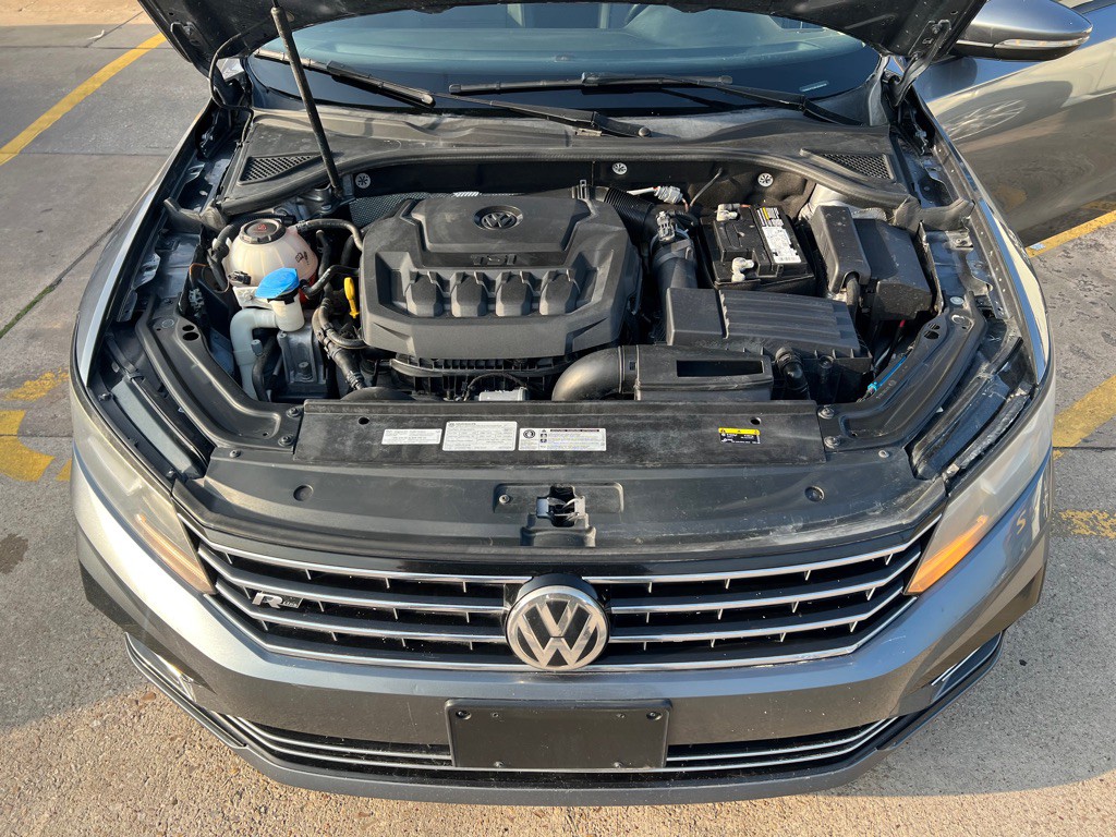 2018 Volkswagen Passat Image 24