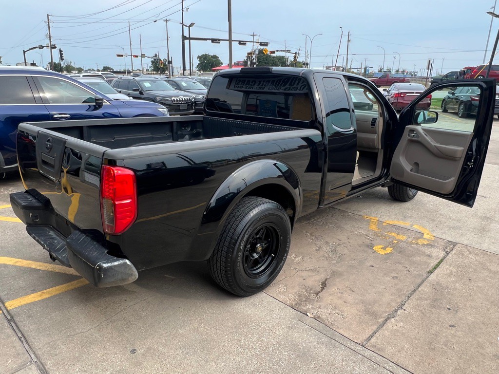 2011 Nissan Frontier Image 12