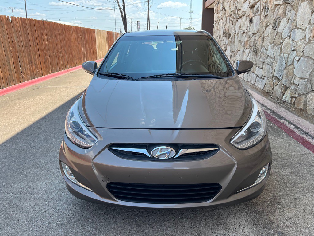2014 Hyundai Accent Image 2