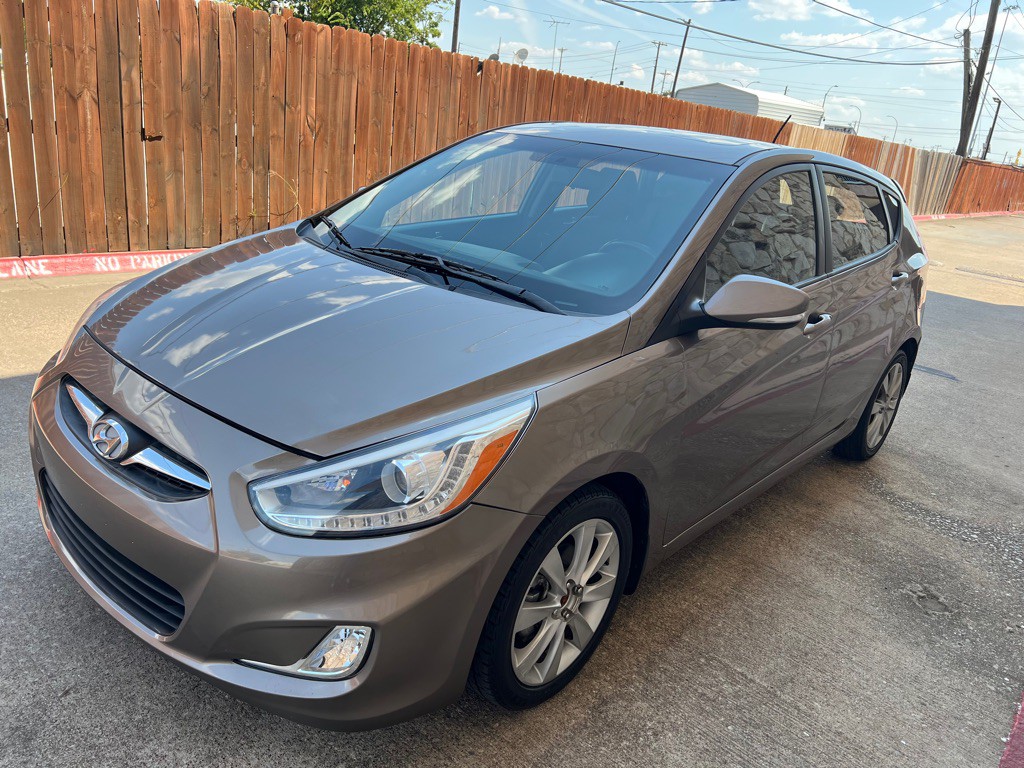 2014 Hyundai Accent Image 3